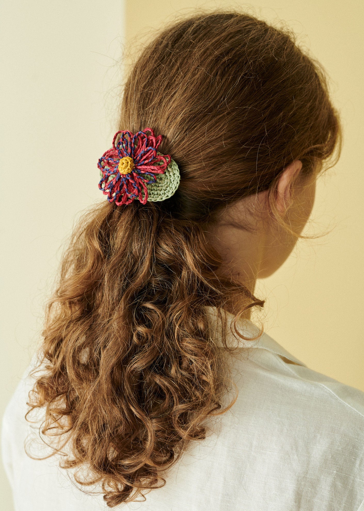 RAFFIA FLOWER BARRETTE HAIR CLIP - RED/BLUE