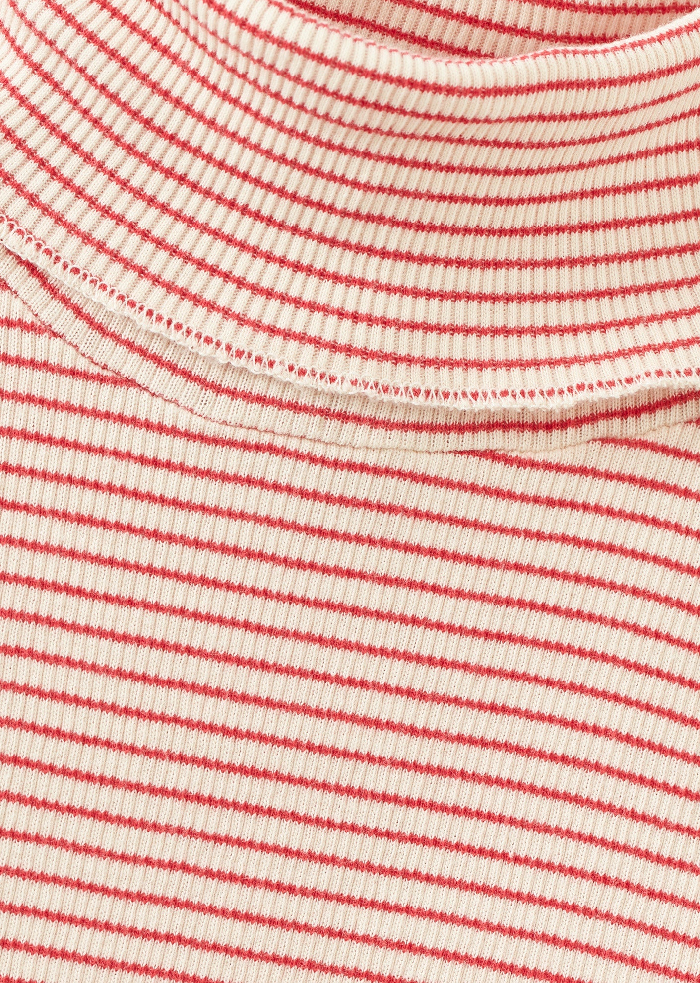 CLARO TURTLE NECK - REDCURRANT/CREAM