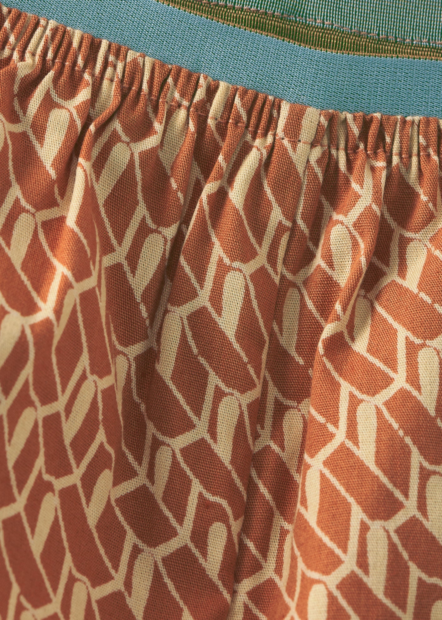 OLEANDER BABY SHORT - APRICOT GEO PRINT